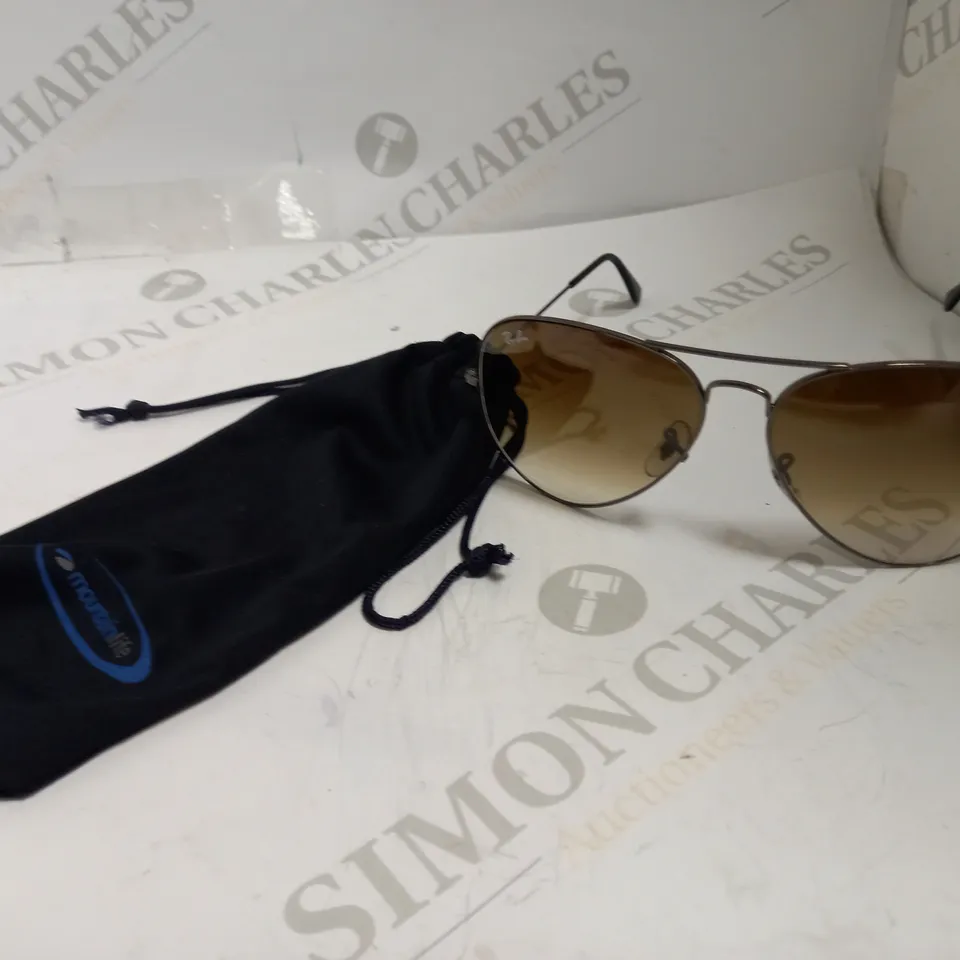 RAY-BAN METAL FRAMED AVIATOR SUNGLASSES 