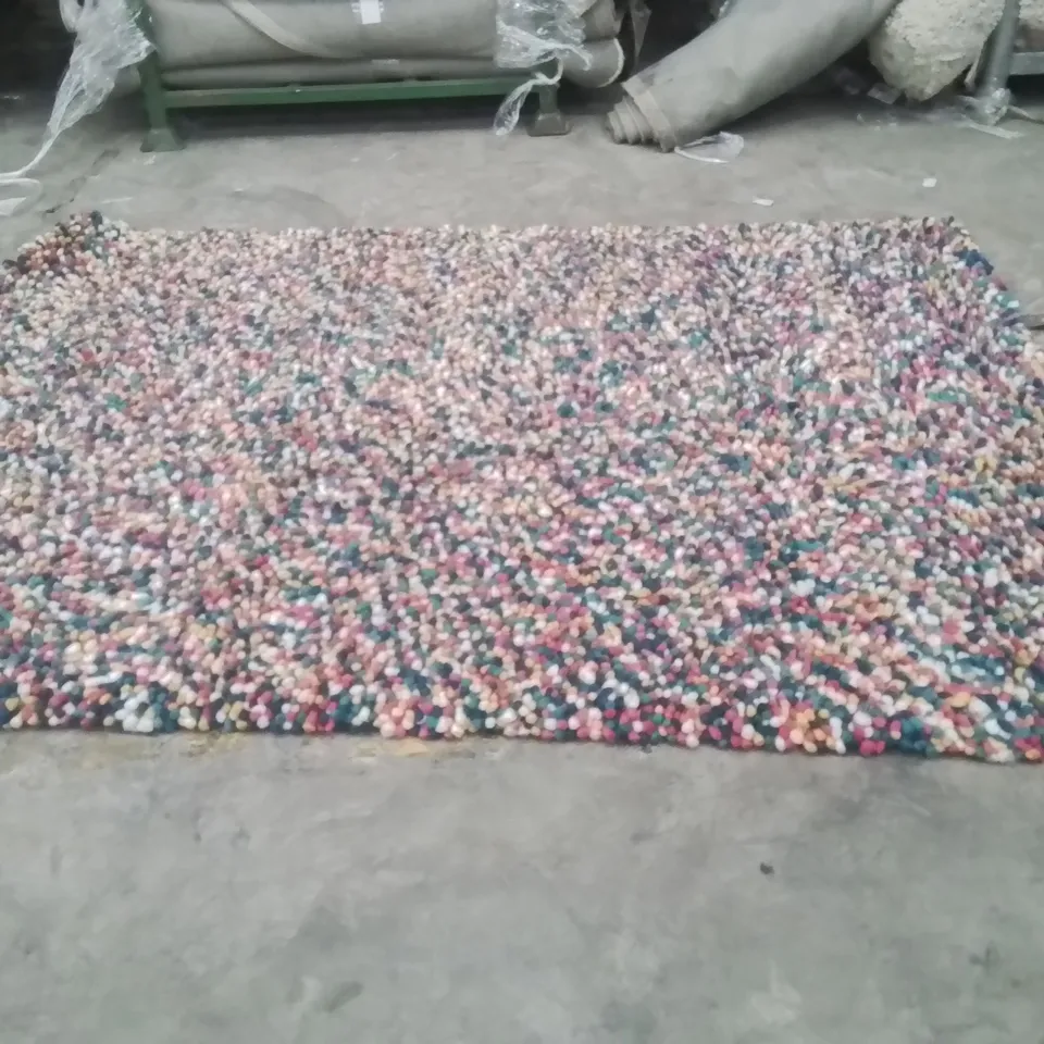 QUALITY DESIGNER AREA RUG - APPROXIMATELY 230X160CM