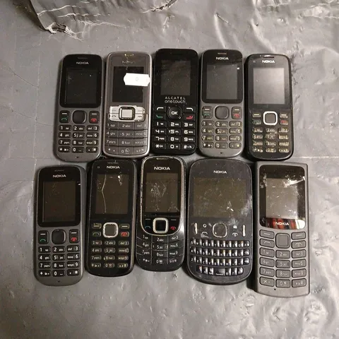10 X ASSORTED RETRO MOBILE PHONES TO INCLUDE NOKIA, ALCATEL ETC	