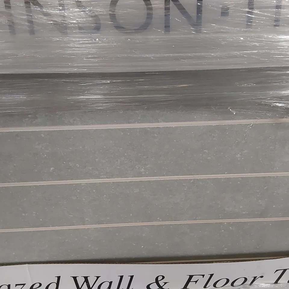 PALLET CONTAINING 40 CARTONS OF JOHNSONS YORK FOSSIL TILES - 5 PER PACK / 597X297X11MM