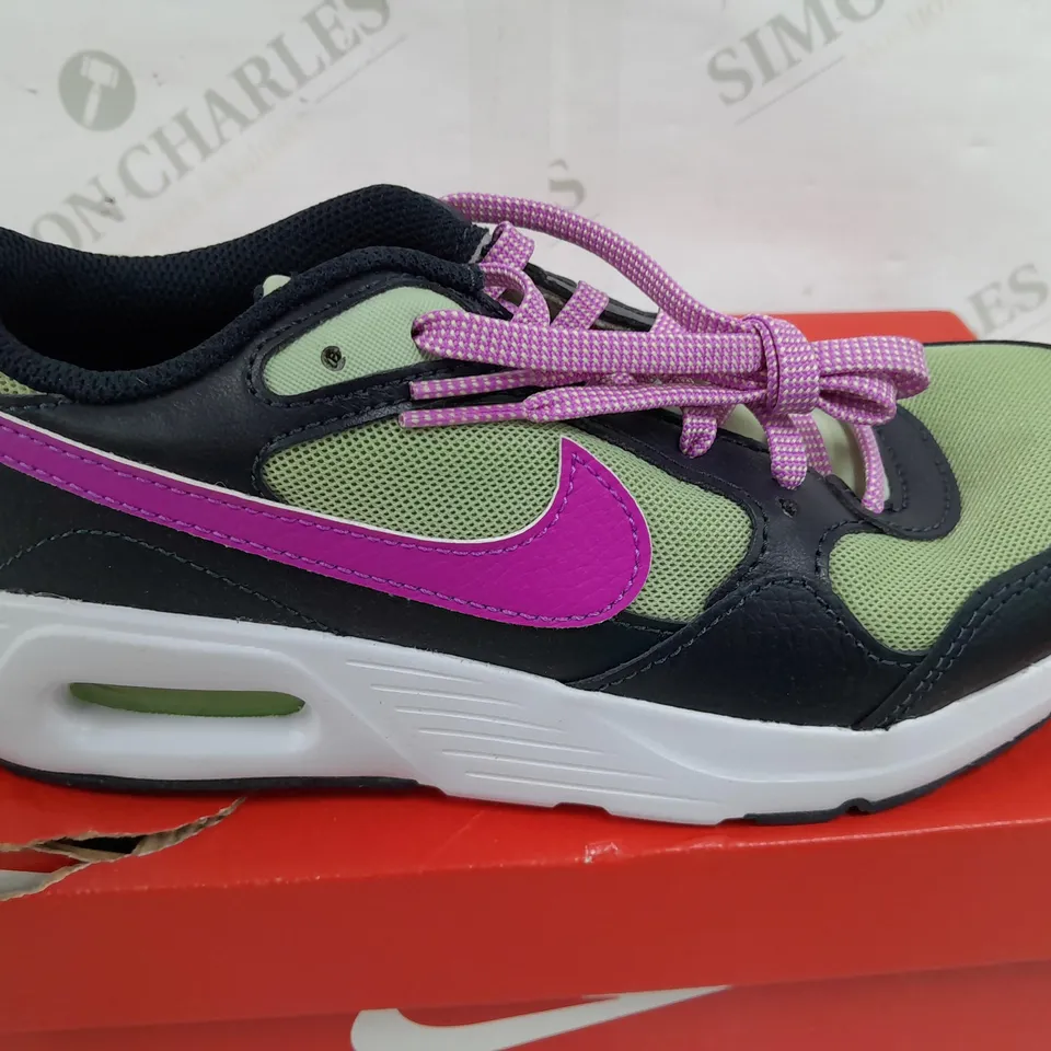 BOXED PAIR OF NIKE AIR MAX SC TRAINERS IN BLACK/PINK/GREEN - UK JUNIORS 4