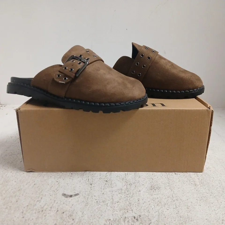 BOXED PAIR OF THE VERY COLLECTION MULES IN BROWN SIZE 4