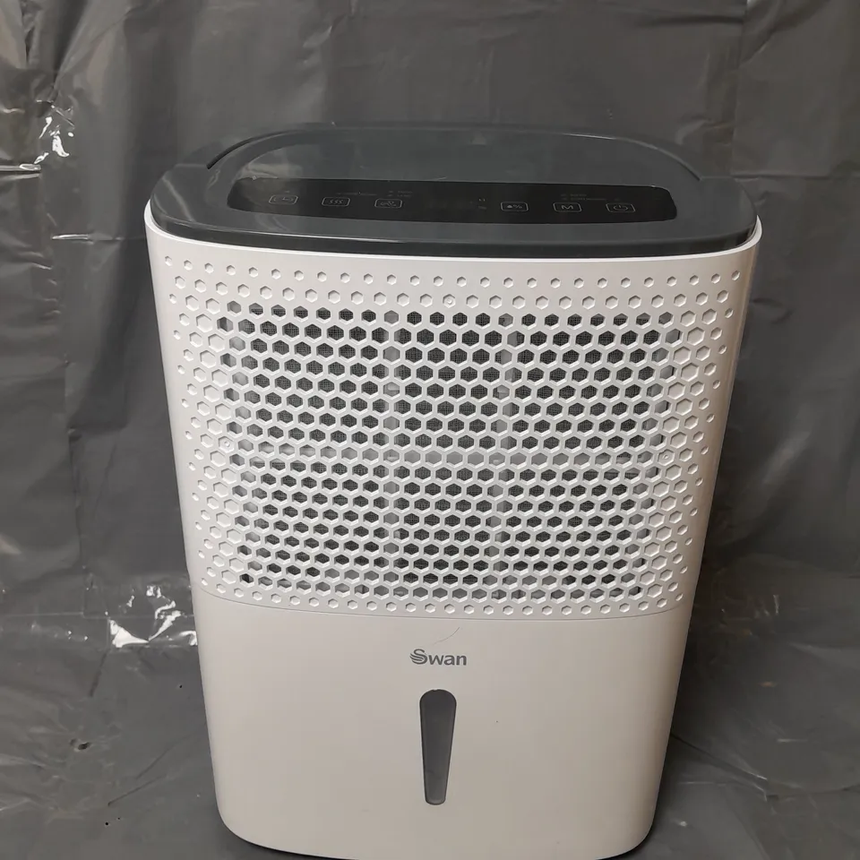 SWAN 10-LITRE DEHUMIDIFIER - WHITE RRP £99.99