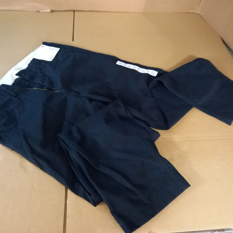 UNI QLO VINTAGE REGULAR FIT CHINO TROUSERS - 30X34"
