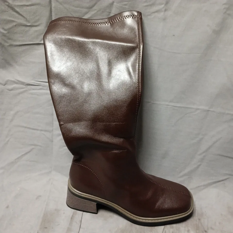 WOMEN'S BROWN LEATHER KNEE-HIGH BOOTS WITH INNER ZIP - 40