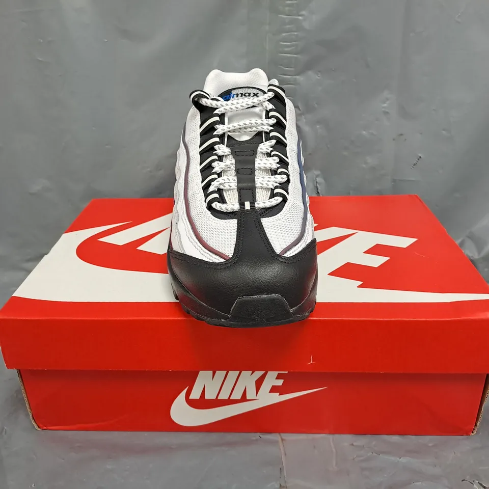 BOXED PAIR OF NIKE AIR MAX SHOES IN MULTICOLOUR SIZE UK 7