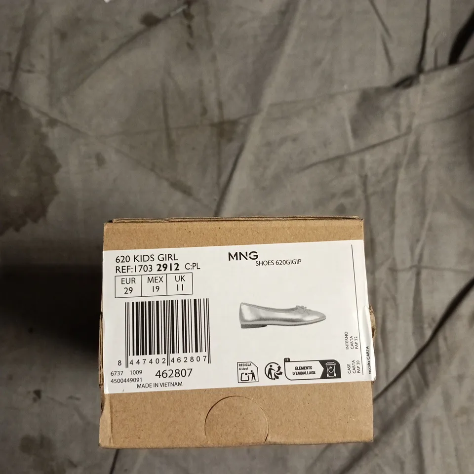 GIRLS' SILVER BALLET FLATS – UK 11  (KIDS)