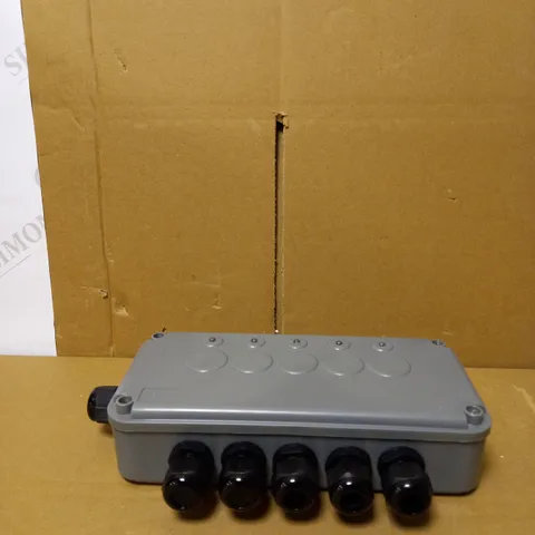 KNIGHTSBRIDGE OUTDOOR IPAV665G IP66 5G REMOTE SWITCH BOX