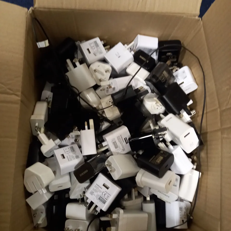 BOX OF ASSORTED PLUG ADAPTERS TO INCLUDE SAMSUNG, SONY AND LG