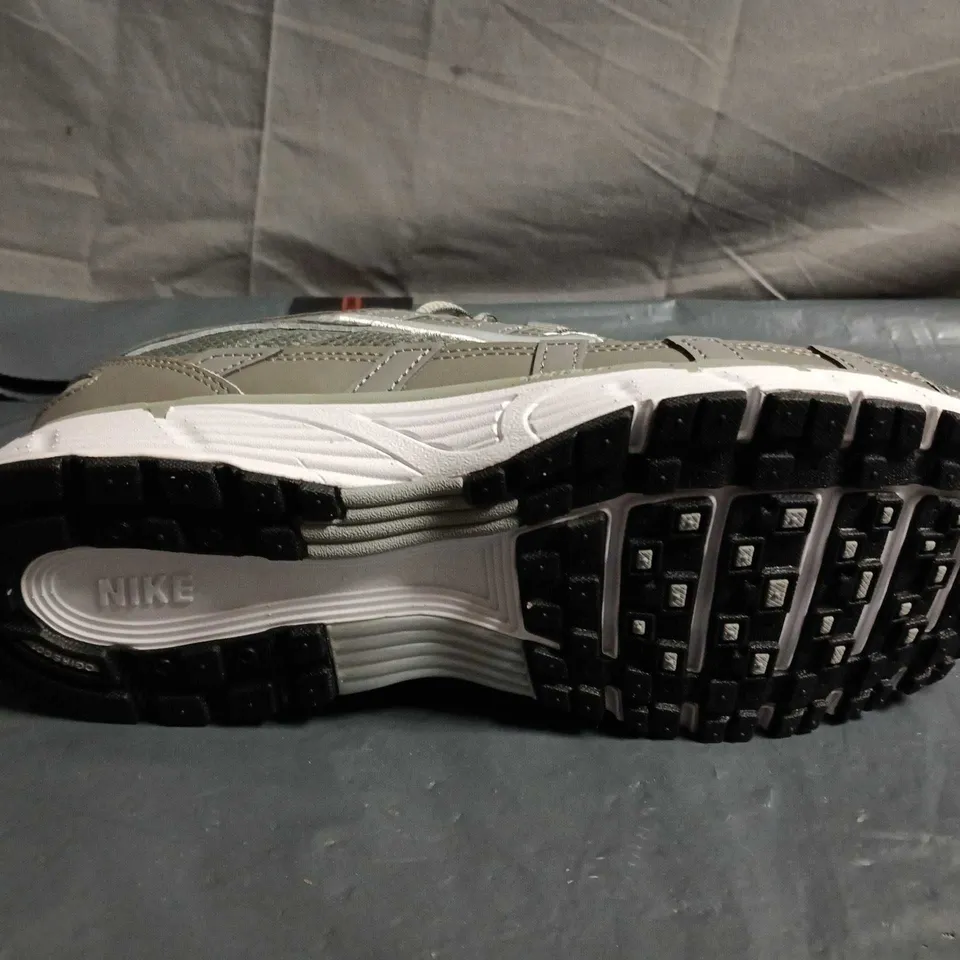 UNBOXED PAIR OF NIKE P6000 TRAINERS - UK SIZE 7.5