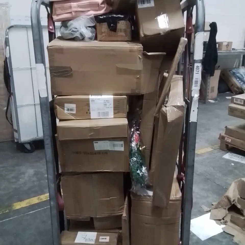 CAGE CONTAINING HOUSEHOLD GOODS AND PRODUCTS TO INCLUDE;BATHTUB PORTABLE,CAST IRON POT,RICE BUCKET