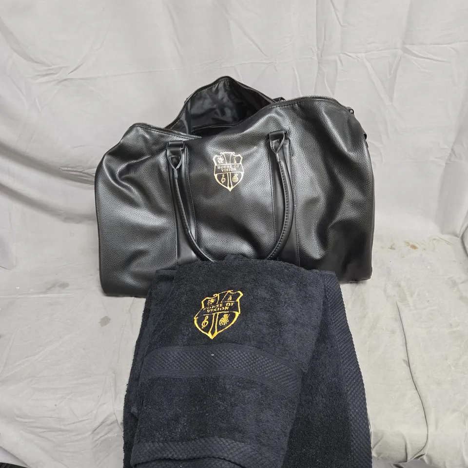 HOUSE OF VISION BLACK LEATHER SPORTS/TRAVEL BAG WITH 2 BLACK TOWELS