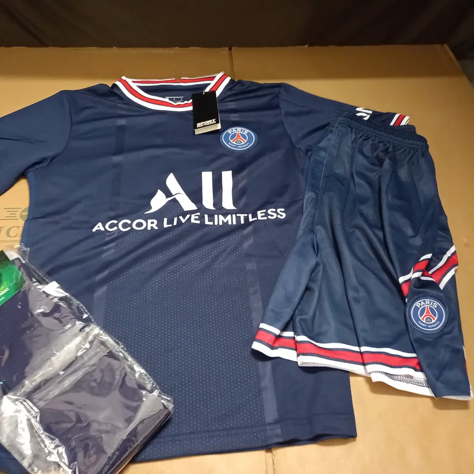 PARIS SAINT GERMAIN KIDS FOOTBALL KIT - S