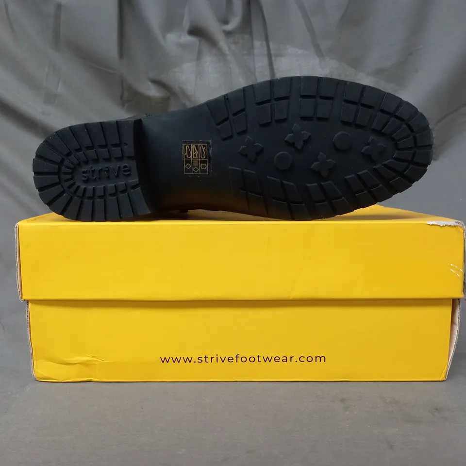 BOXED PAIR OF STRIVE SANDRINGHAM ZIP CHELSEA BOOTS IN BLACK SIZE 6