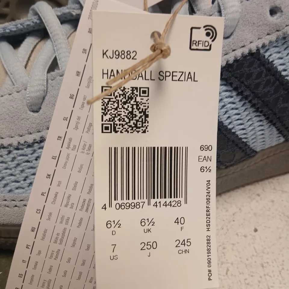 ADIDAS HANDBALL SPEZIAL TRAINERS – UK 6.5 (EU 40), LIGHT GREY/BLUE