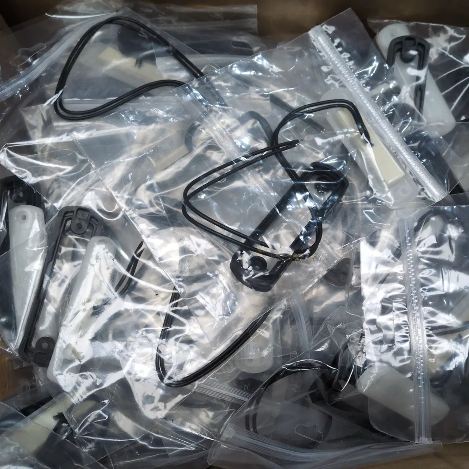 APPROXIMATELY 60 VENTA  SM189 SERIES LED FRONT MARKER LIGHTS 