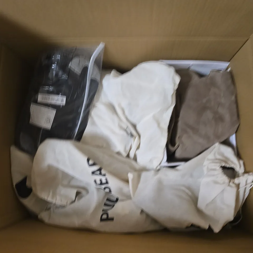 BOX OF APPROXIMATELY 12 PAIRS OF ASSORTED SHOES IN VARIOUS COLOUR, STYLES AND SIZES