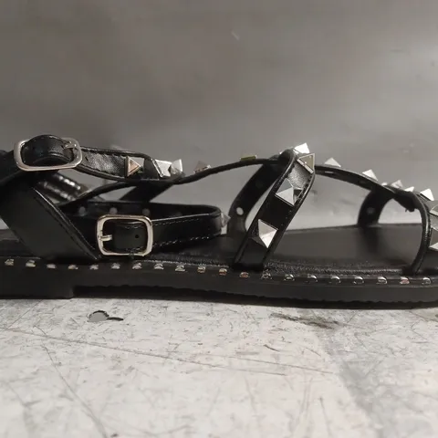 BOXED PAIR OF WHERE'S THAT FROM OPEN TOE FLAY STRAPPY SANDALS IN BLACK W. STUDS SIZE UK 8