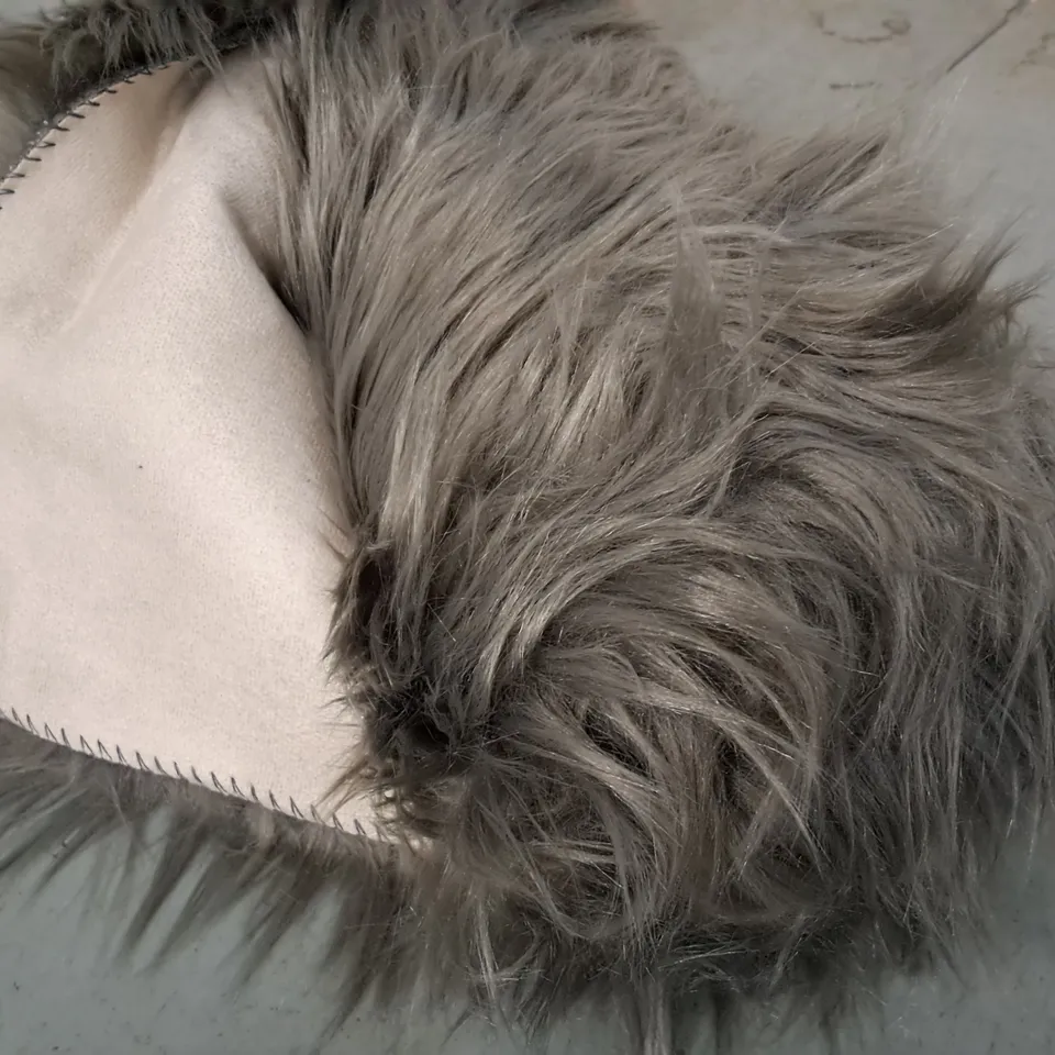 BRAND NEW GREY SHAGGY RUG - APPROXIMATELY 80CM X UNSPECIFIED 