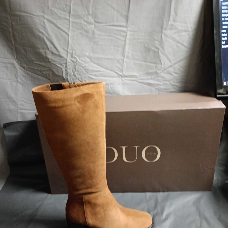 DUO BOOTS  DALIA TAN SUEDE KNEE-HIGH BOOTS – ZIP, BLOCK HEEL - SIZE EUR 39 