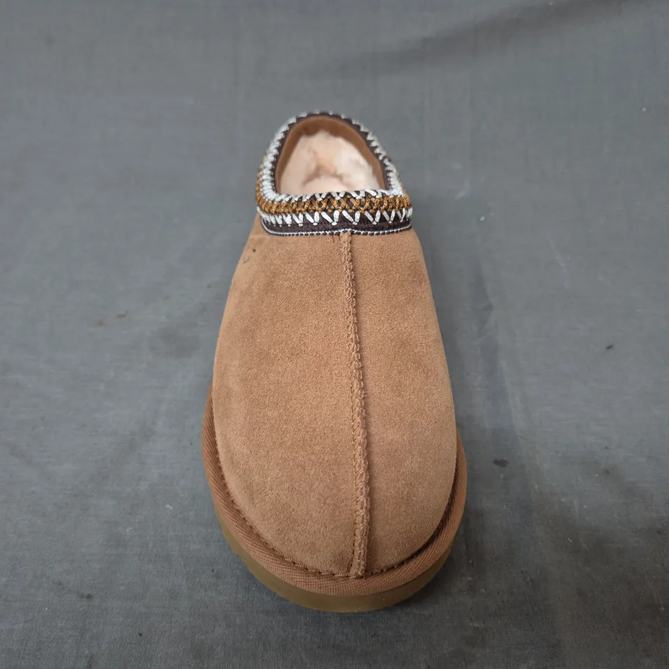 BOXED PAIR OF UGG TASMAN SHOES IN TAN SUEDE UK SIZE 5