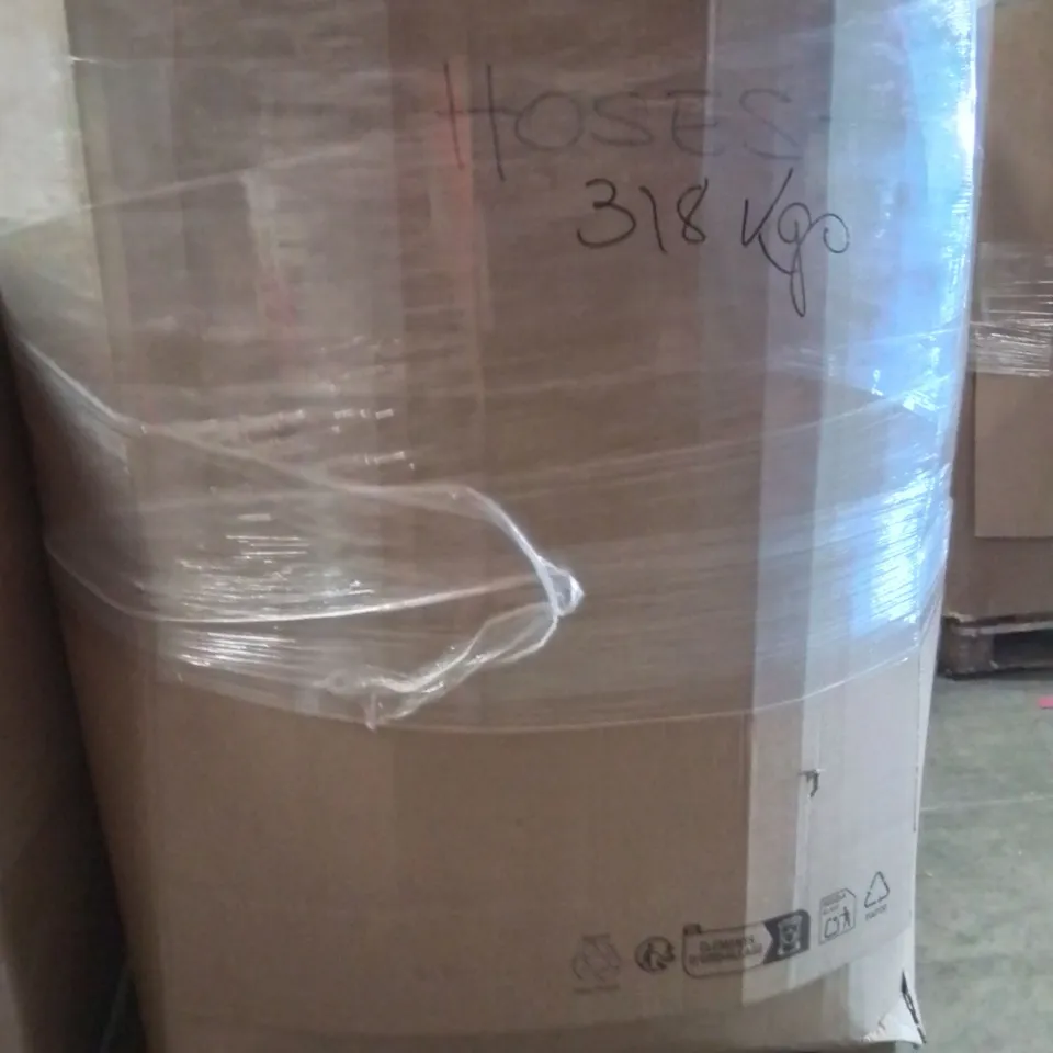PALLET CONTAINING A LARGE QUANTITY OF HOSES