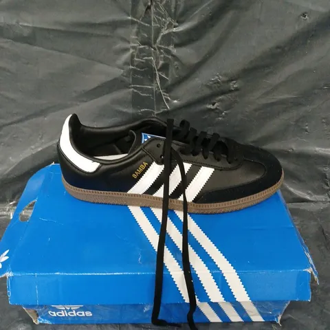 BOXED PAIR OF ADIDAS SAMBA OG BLACK UK 4