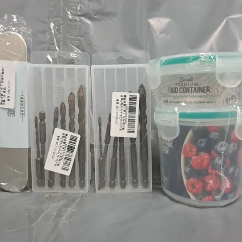 APPROXIMATELY 15 ASSORTED HOUSEHOLD ITEMS TO INCLUDE FOOD STORAGE CONTAINER, ETC