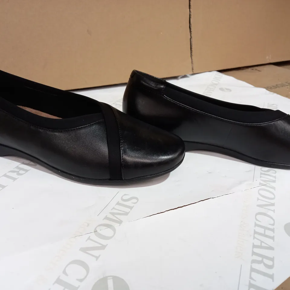 CLARKS DARCEY EASE BLACK LEATHER LOAFERS SIZE 6