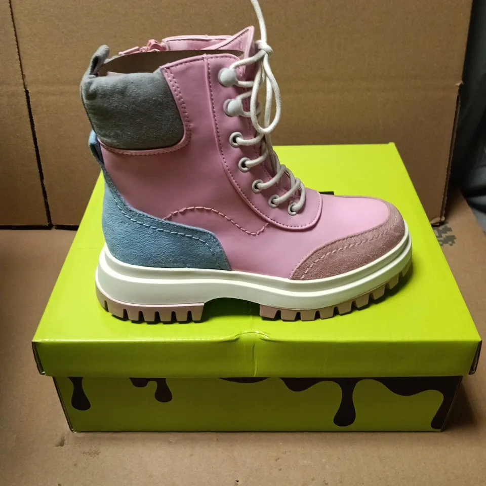 BOXED PAIR OF KOI KIDZ LIL' HYDRA KAWAII BOOTS IN PINK MULTI - SIZE 13