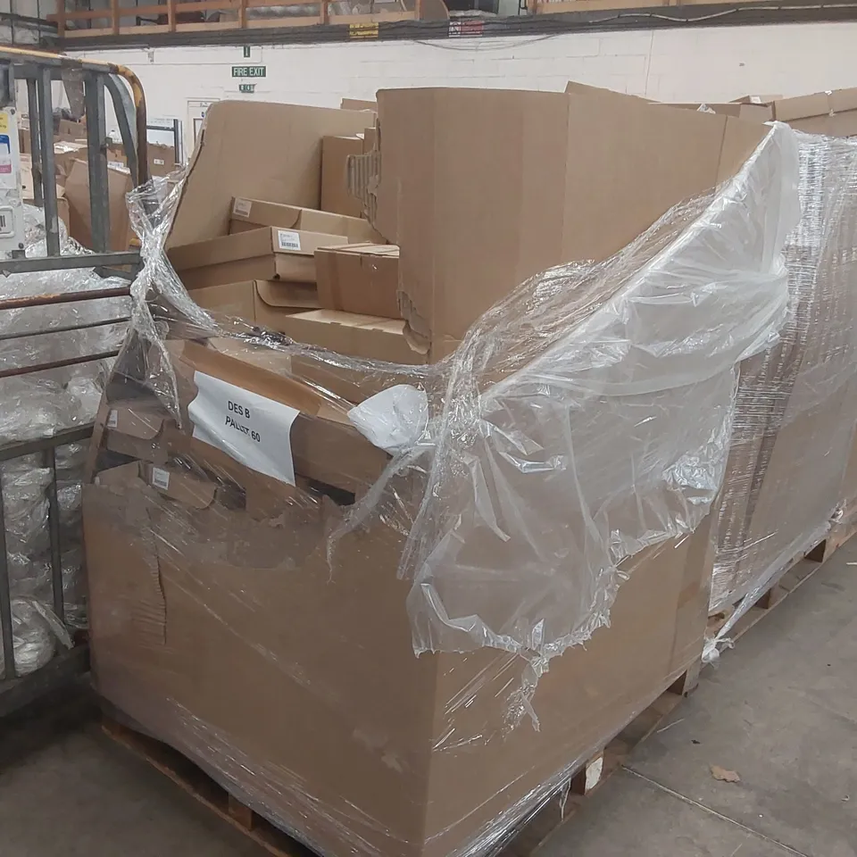 PALLET CONTAINING APPROXIMATELY 60x BRAND NEW ASSORTED DESIGNER SHOES INCLUDING: JD WILLIAMS BOOTS, SIMPLY BE BROWN FLUFFY MULES WITH BACK STRAP, JD WILLIAMS LOAFERS