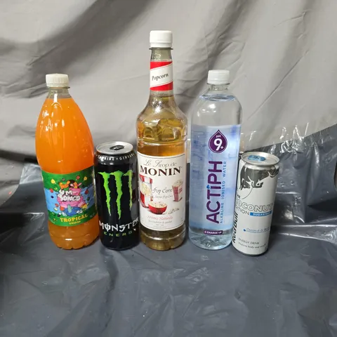 TOTE OF APPROXIMATELY 15 DRINKS ITEMS TO INCLUDE REDBULL COCONUT EDITION, UMBONGO JUICE AND MONSTER ENERGY