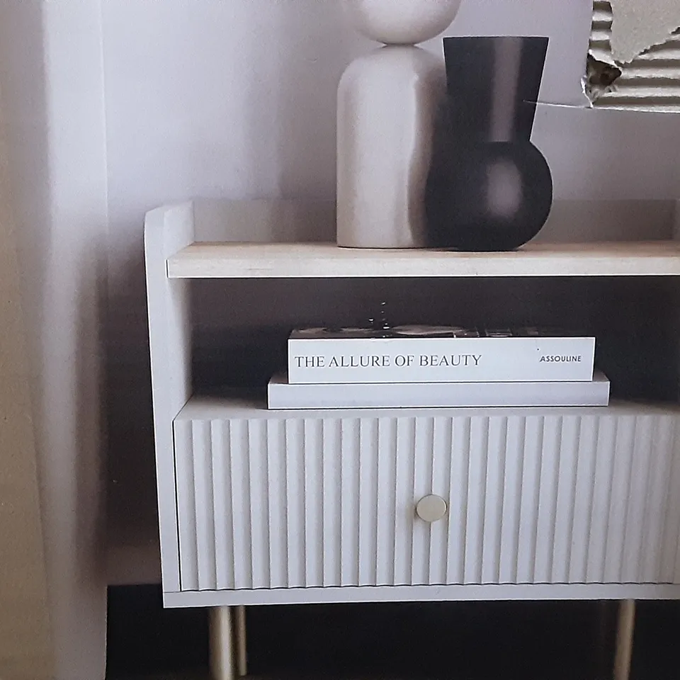 BOXED GEORGE 1 DRAWER BEDSIDE IN GREY 