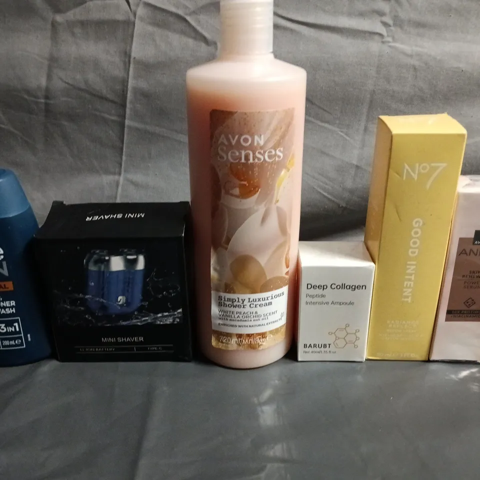 APPROXIMATELY 15 ASSORTED HEALTH & BEAUTY PRODUCTS TO INCLUDE NO7. AVON AND MINI SHAVER 