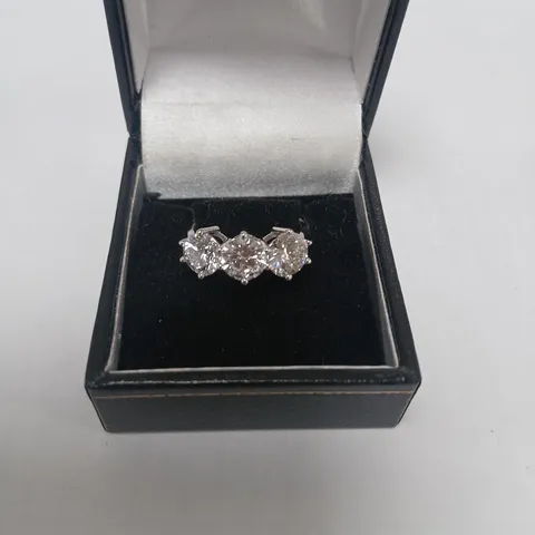 9CT WHITE GOLD THREE STONE RING SET WITH LAB GROWN DIAMONDS WEIGHING +3.17CT