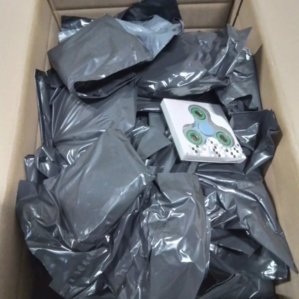 BOX CONTAINING LARGE QUANTITY OF BOXED AND BAGGED FIDGET SPINNERS (COLOURS MAY VARY)