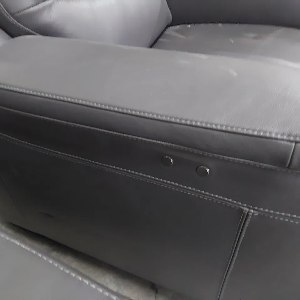 QUALITY ITALIAN DESIGNER AVOLA POWER RECLINING LOUNGE SUITE COMPRISING TWO SEATER SOFA, TWO EASY CHAIRS & STORAGE FOOTSTOOL 