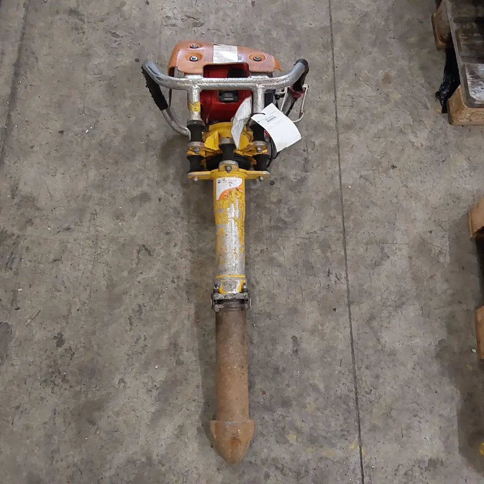 ROBEL 2 STROKE VERTICAL TAMPER
