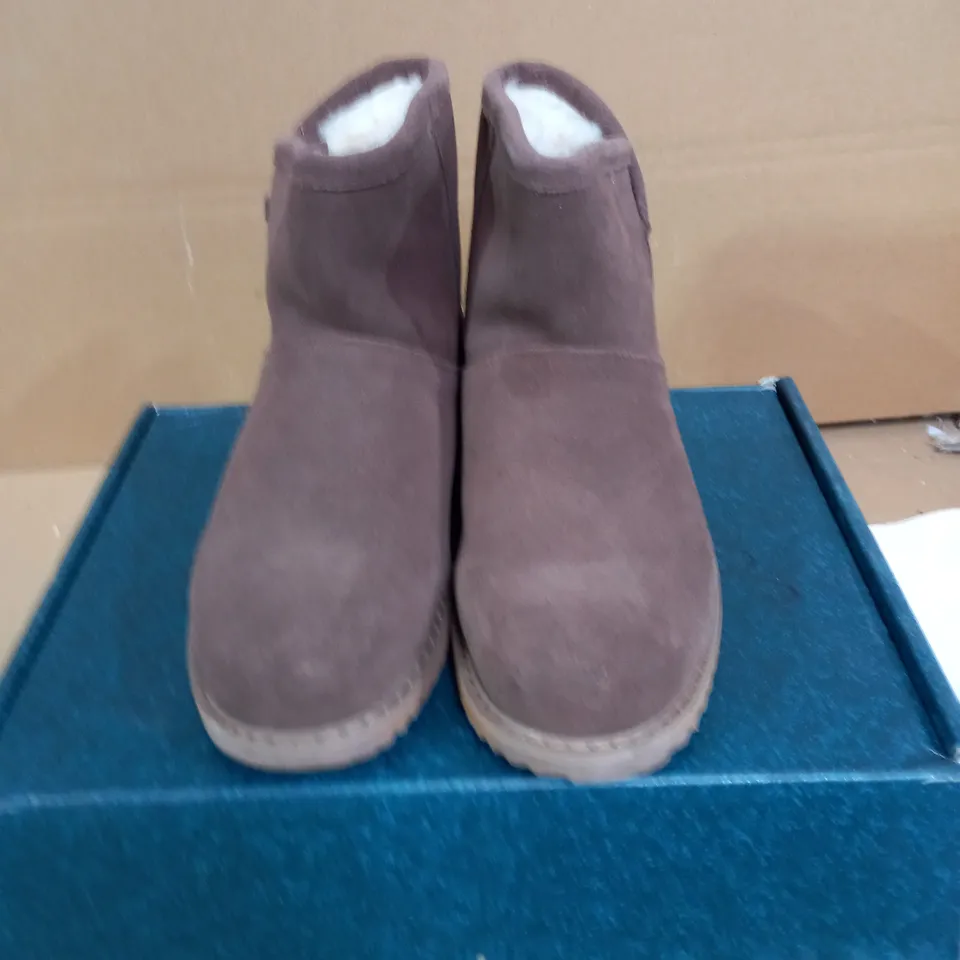 EMU AUSTRALIA DOFIDA MINI BOOTS - OAK - UK SIZE 4