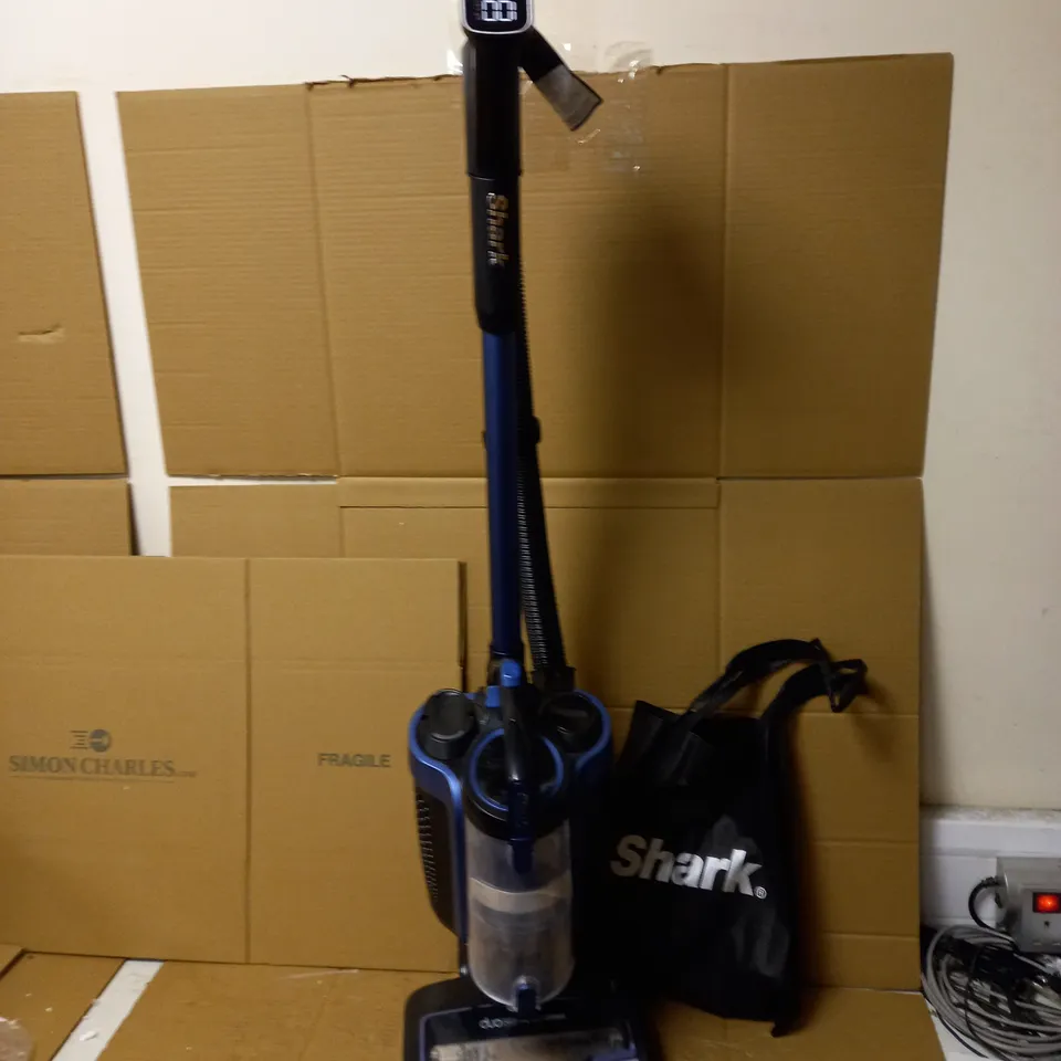 SHARK UPRIGHT VACUUM WITH TRUE PET & DUOCLEAN ICZ300UKT