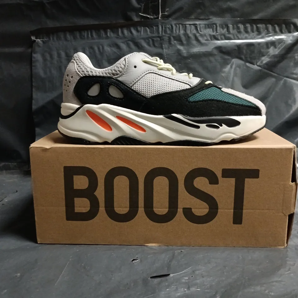 BOXED PAIR OF ADIDAS YEEZY BOOST 700 V1 KIDS TRAINERS IN GREY/MULTI SIZE UK 2.5