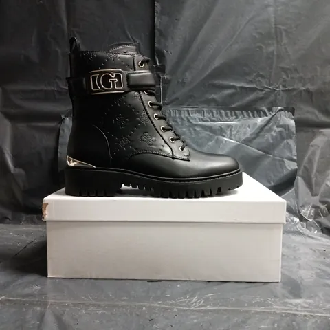 BOXED PAIR OF GUESS ANKLE BOOTS IN BLACK SIZE EU 39