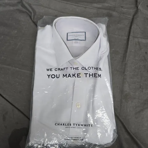 BAGGED CHARLES TYRWHITT WHITE NON-IRON ROYAL OXFORD SLIM FIT SHIRT – SIZE 15.5/35IN