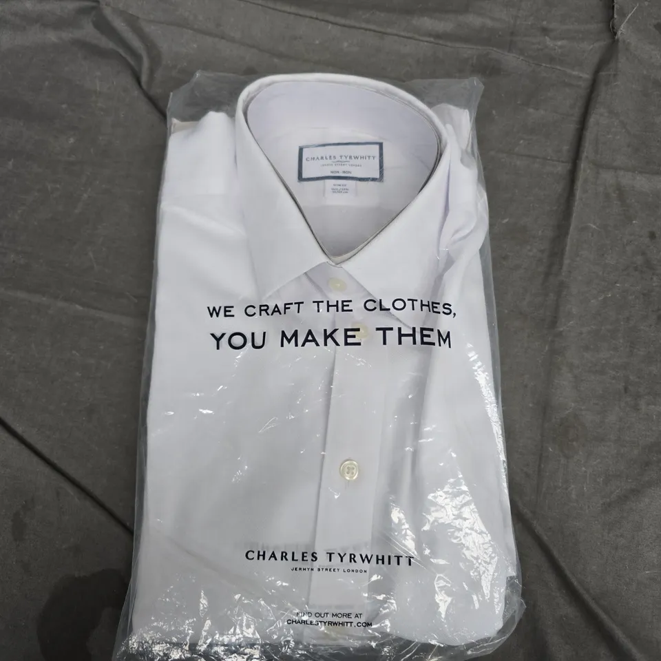 BAGGED CHARLES TYRWHITT WHITE NON-IRON ROYAL OXFORD SLIM FIT SHIRT – SIZE 15.5/35IN