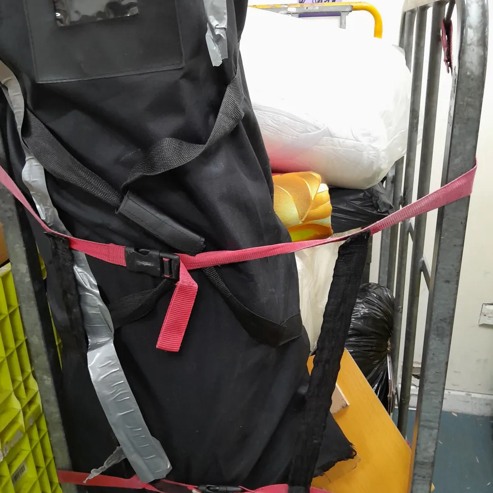 APPROXIMATELY 10 ASSORTED ITEMS TO INCLUDE BALLS OF WOOL, MINI TENT, POOL PLAY GYM, ETC - COLLECTION ONLY