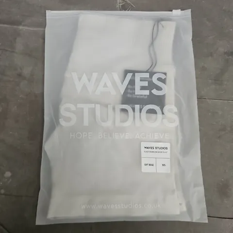 BAGGED WAVES STUDIOS GLAZE SEAMLESS SHORTS 4.5" IN SOFT BEIGE - XS