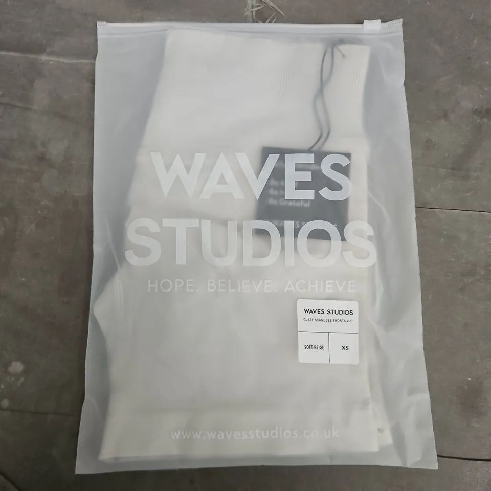 BAGGED WAVES STUDIOS GLAZE SEAMLESS SHORTS 4.5" IN SOFT BEIGE - XS