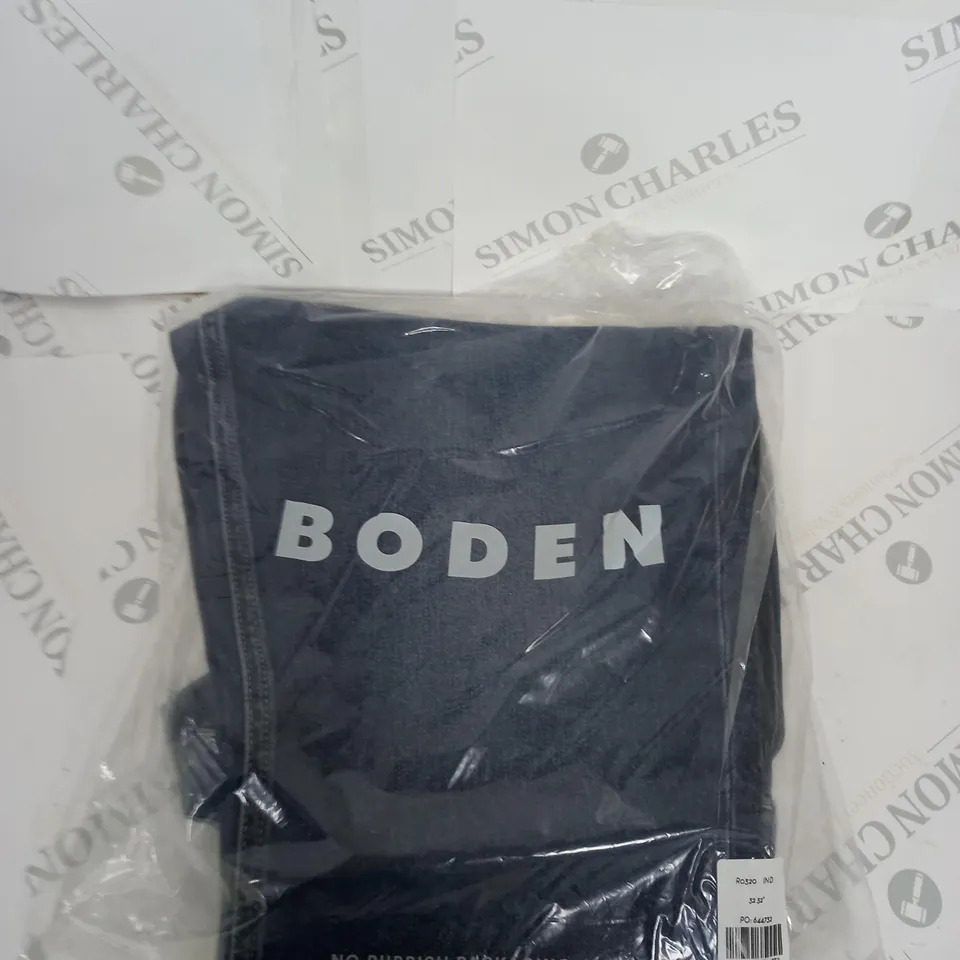 BAGGED CLASSIC BODEN DENIM JEANS SIZE W32 L32