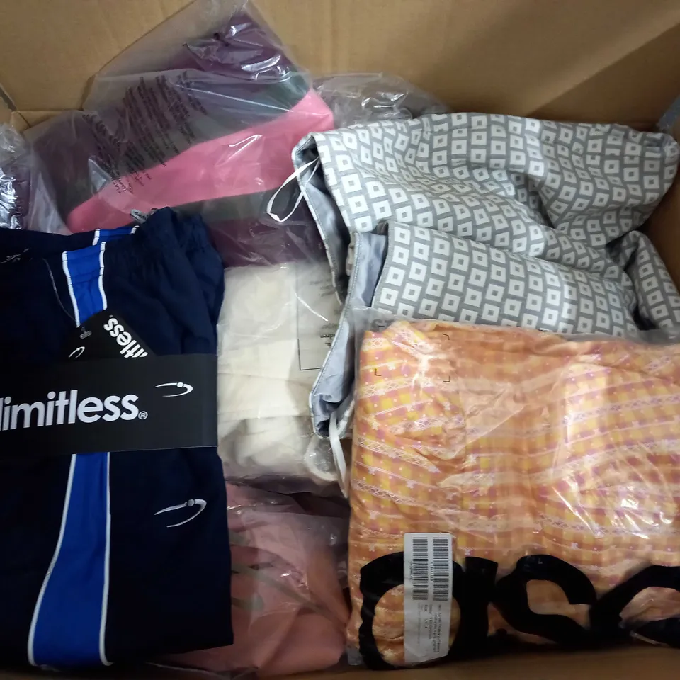 LARGE QUANTITY OF CLOTHING ITEMS TO INCLUDE , SWEATERS, JEANS, T-SHIRTS, ETC