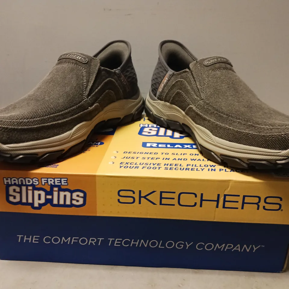 BOXED PAIR OF SKECHERS SLIP-INS SHOES IN CHARCOAL UK SIZE 9